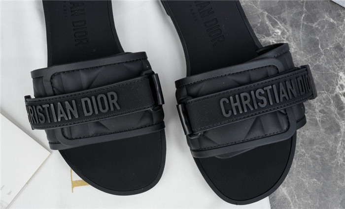 d10r sandal