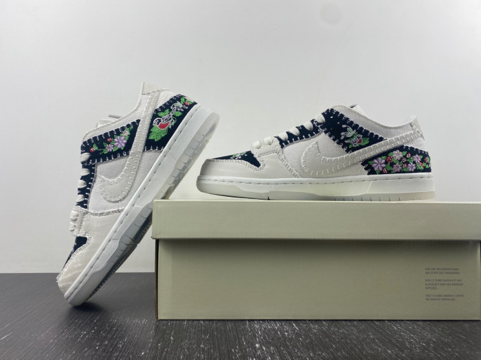 Nike SB Dunk Low Decon